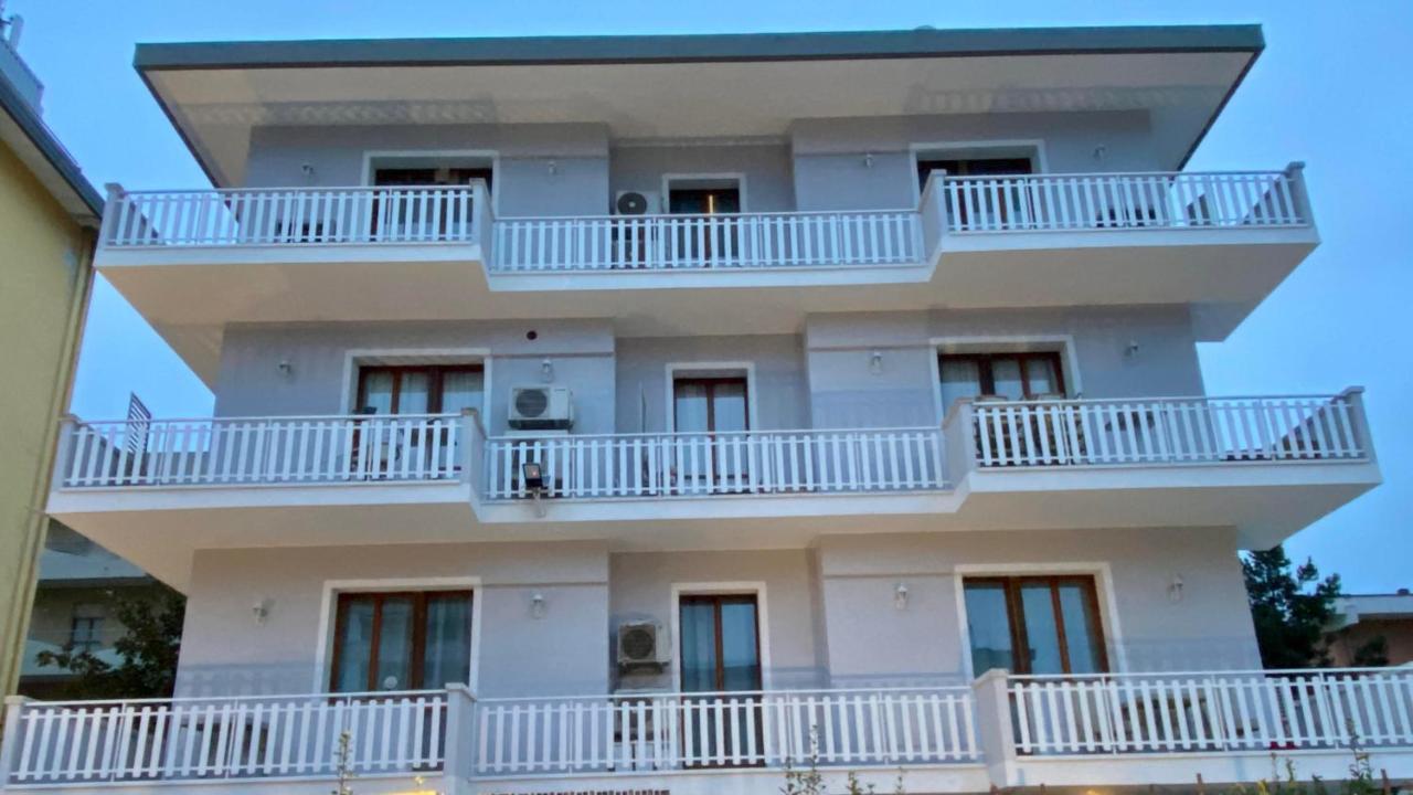 Feel Good Hotel Rimini Bagian luar foto